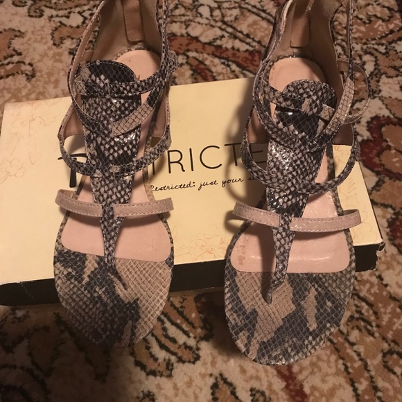 7/2 Nude snake print Sandals - Picture 1 of 4